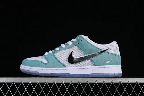 All Categories Nk SB Dunk Series Nk SB Dunk Low Low-top sneakers Pure original April Skateboards x Nk SB Dunk Low joint model Frozen Rose SB smashed backboard fashion casual sneakers FD2562-400